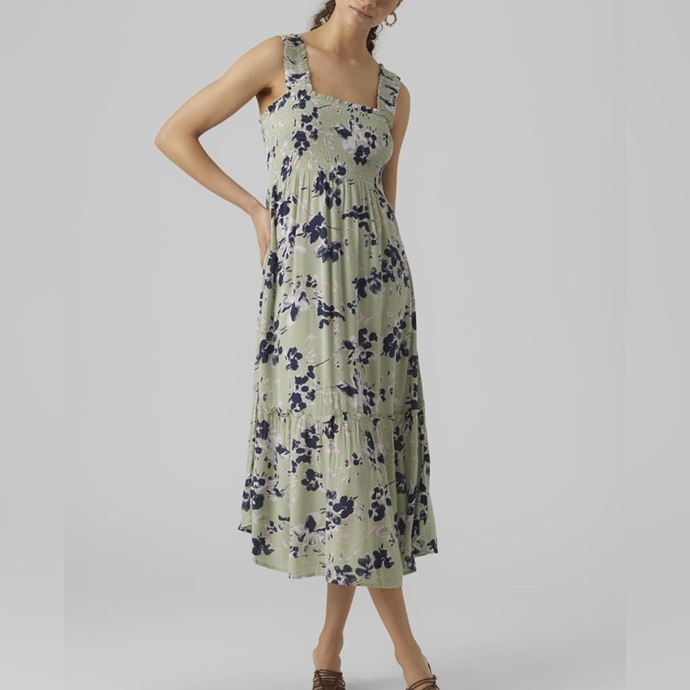 NWOT VERO MODA VMJENNY SL SMOCK CALF DRESS - Green floral dress